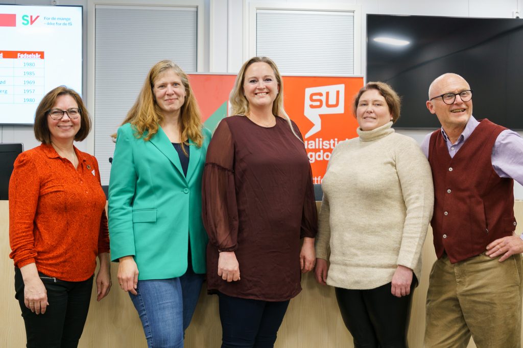 Avbildet: Topp fem kumulerte kandidater til kommunevalget 2023. Venstre til høyre: Linn Schistad (3.), Elise Løkø (2.), Christina Grefsrud-Halvorsen (1./ordførerkandidat), Christine Andersen (5.), Lars Egeland (4.)